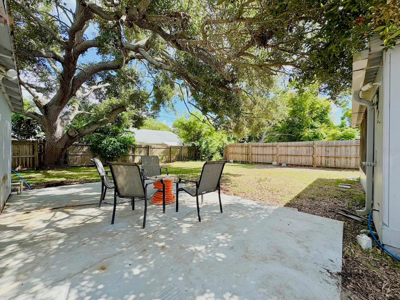 1427 SANTA ANNA DR