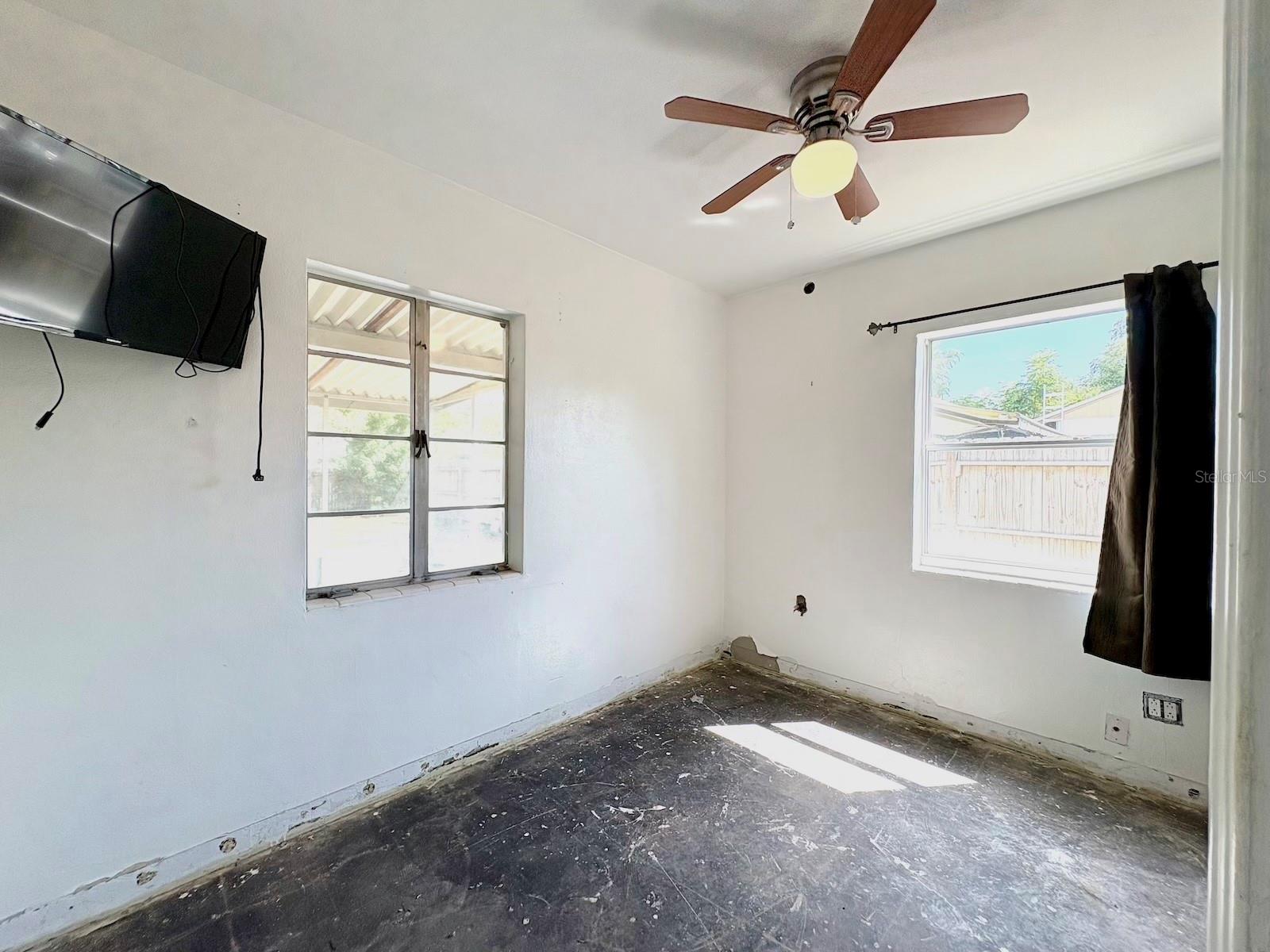 1427 SANTA ANNA DR