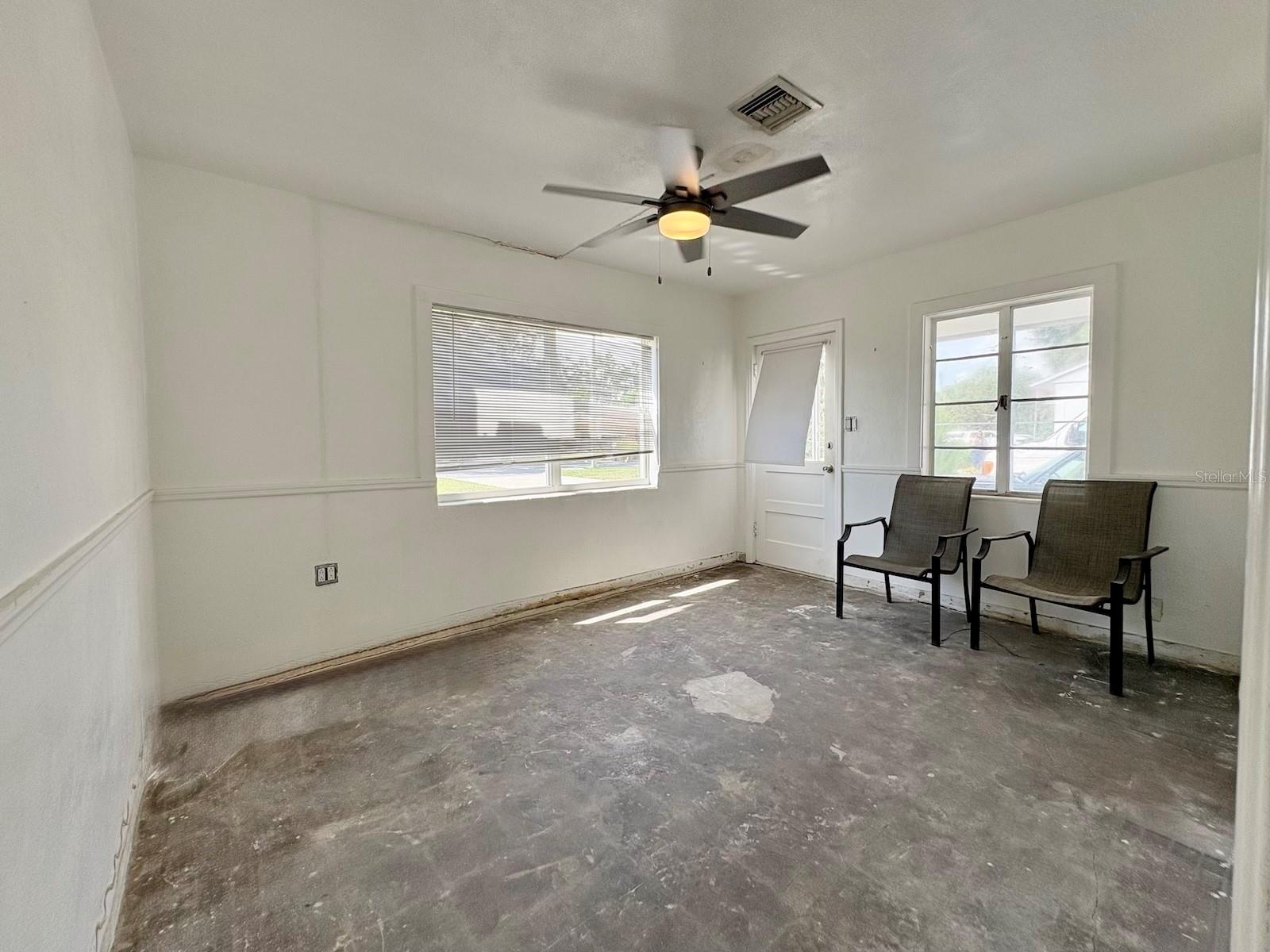 1427 SANTA ANNA DR