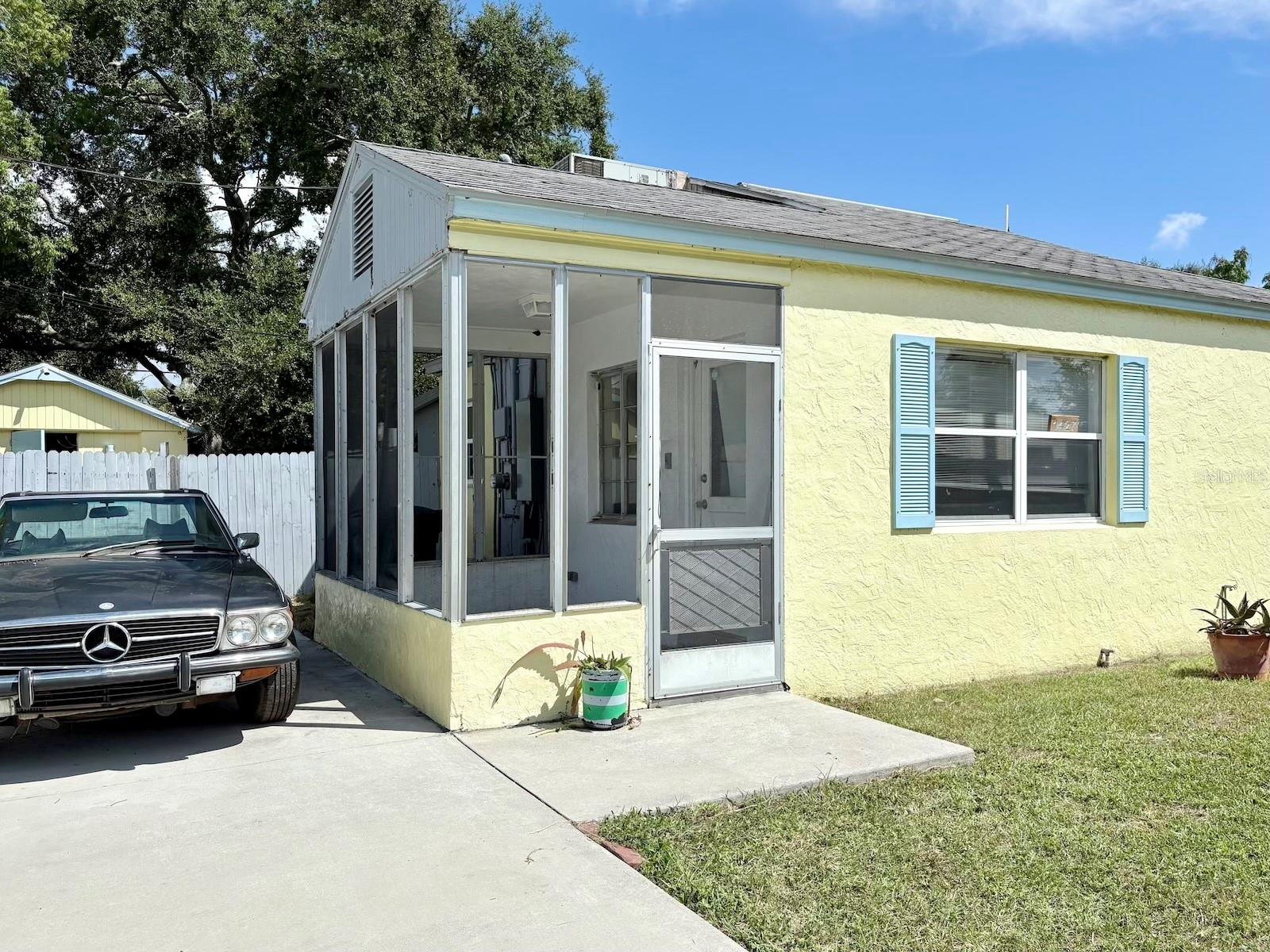 1427 SANTA ANNA DR