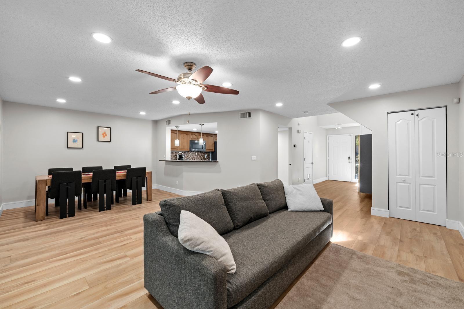 1919 WHISPERING WAY