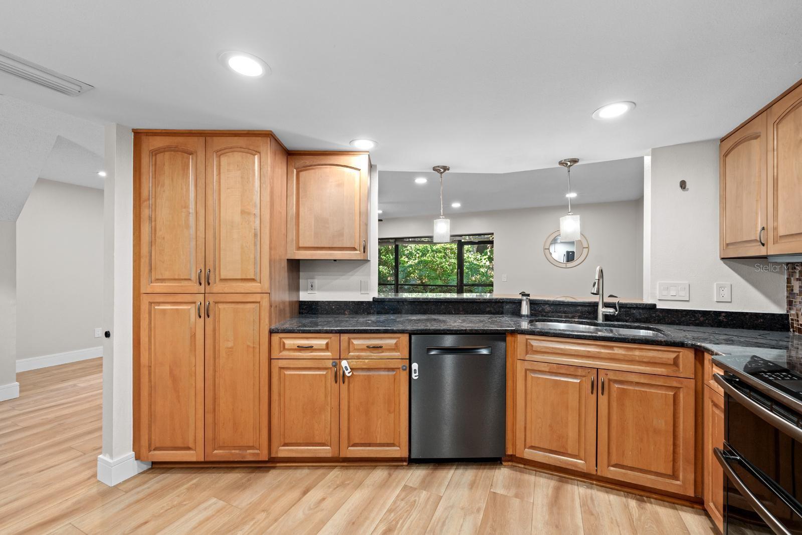 1919 WHISPERING WAY