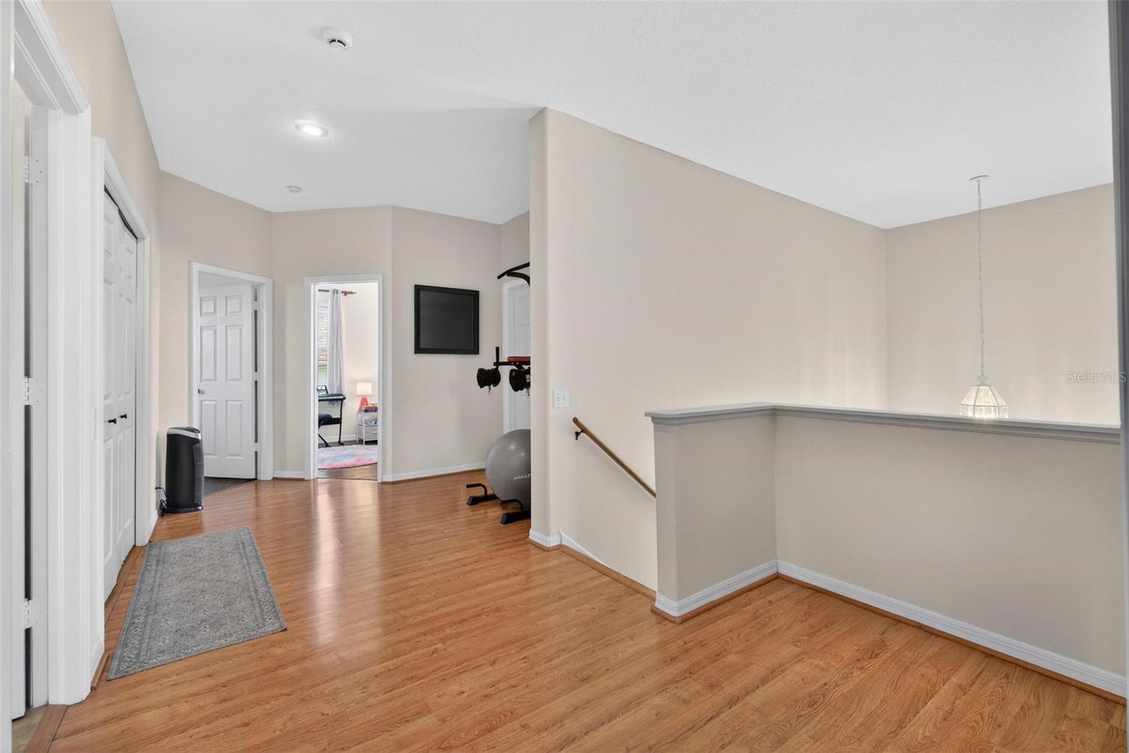 1006 ROBINWOOD DR