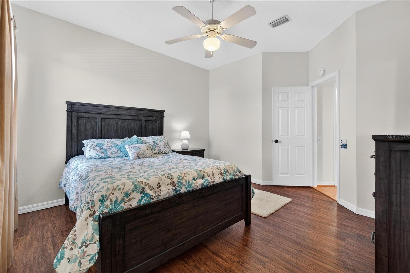 1006 ROBINWOOD DR