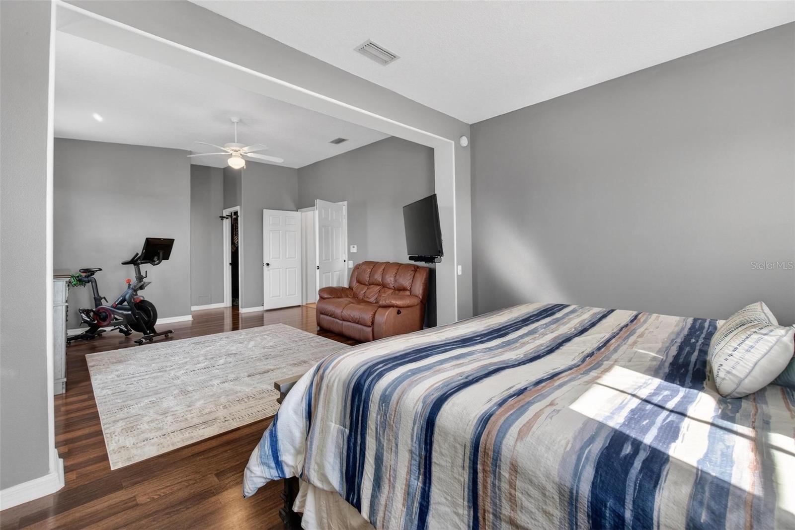 1006 ROBINWOOD DR