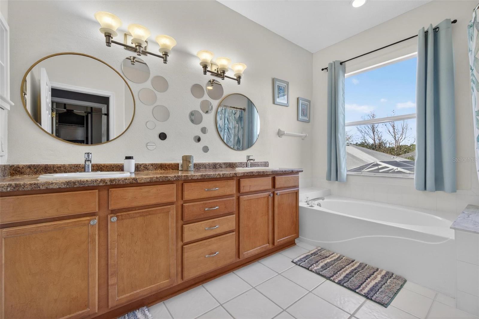 1006 ROBINWOOD DR