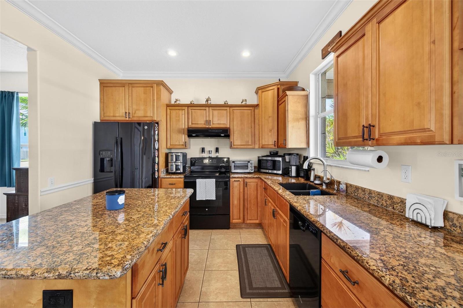1006 ROBINWOOD DR