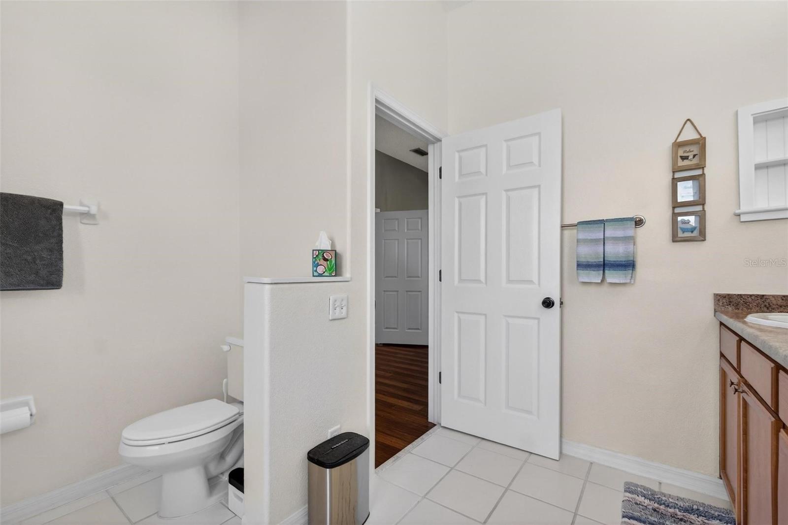 1006 ROBINWOOD DR