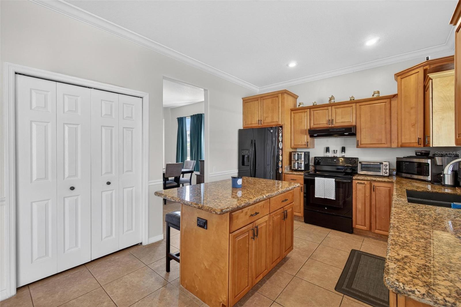 1006 ROBINWOOD DR