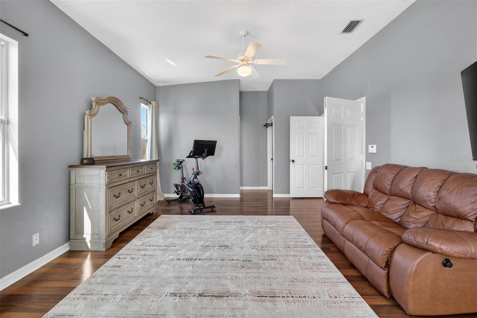 1006 ROBINWOOD DR