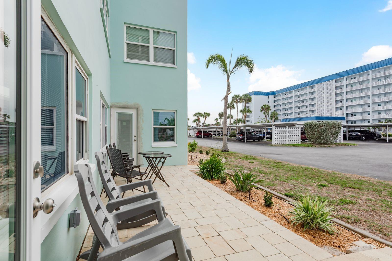 8 GLENCOE PL #104