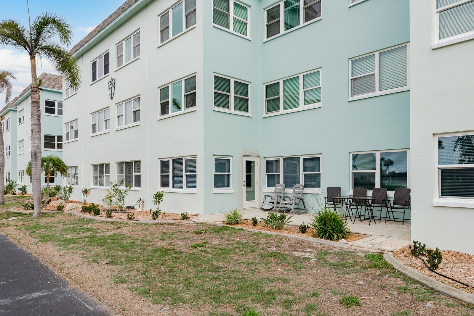 8 GLENCOE PL #104