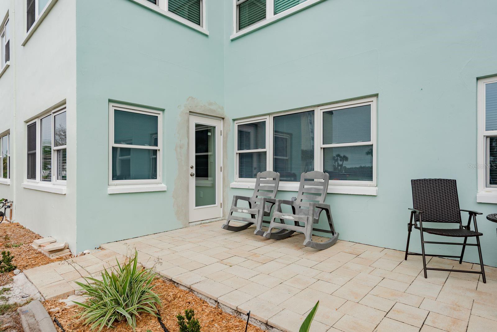 8 GLENCOE PL #104
