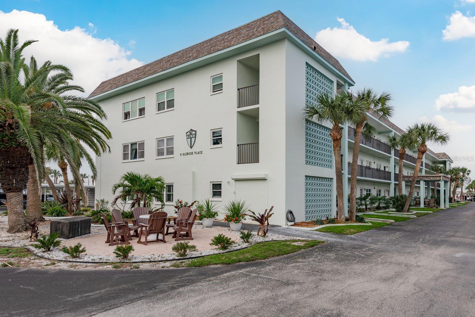 8 GLENCOE PL #104