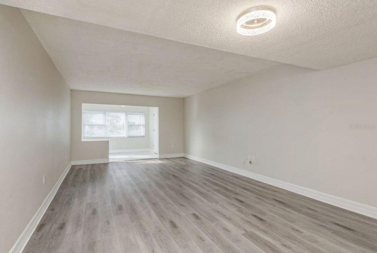 8 GLENCOE PL #104
