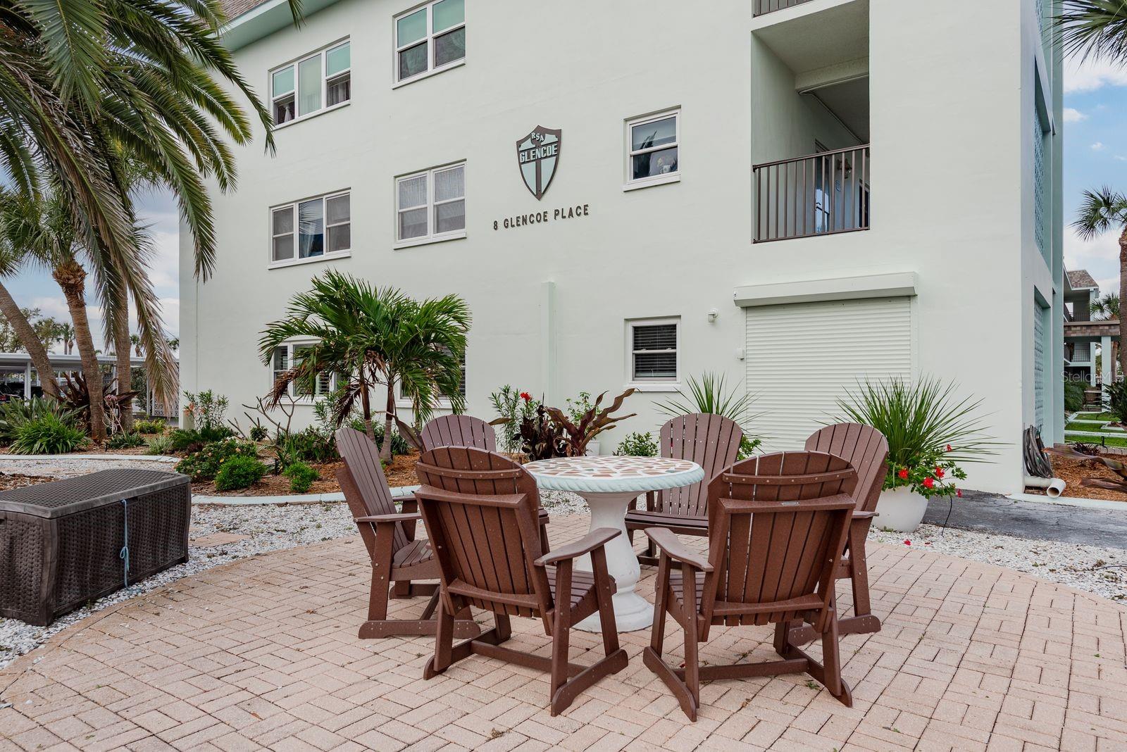 8 GLENCOE PL #104