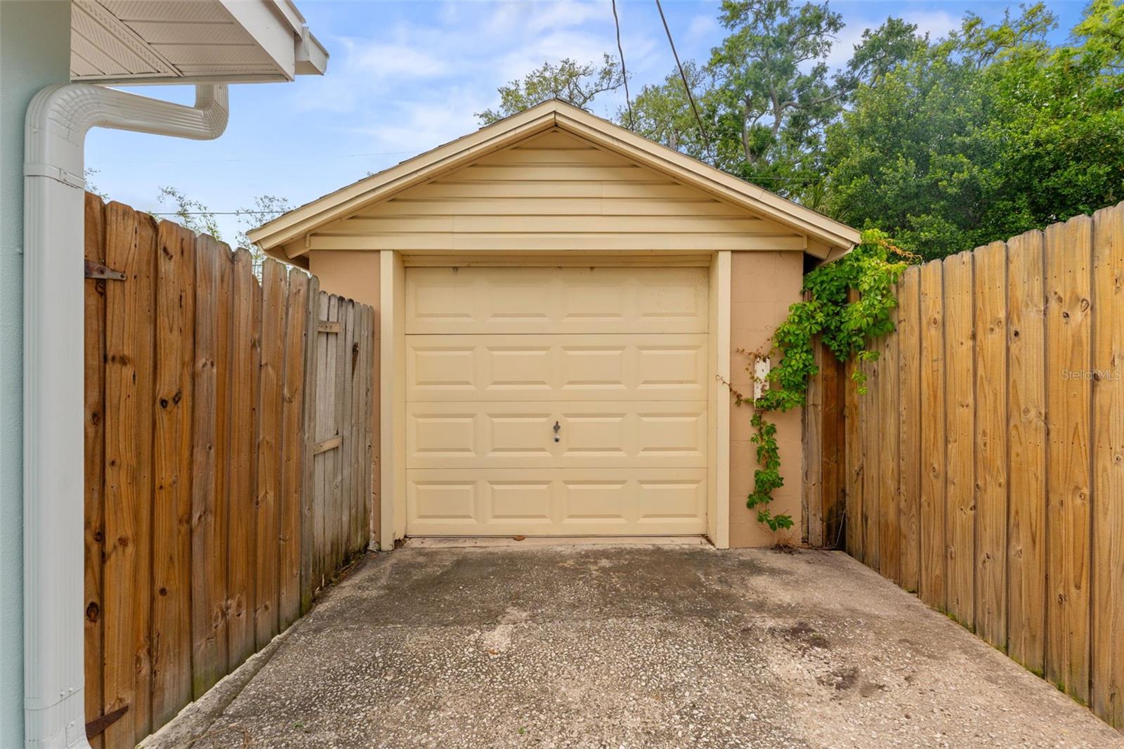 1438 SANTA ANNA DR