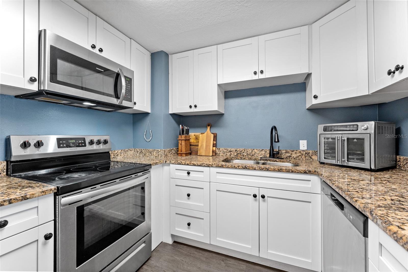 1438 SANTA ANNA DR