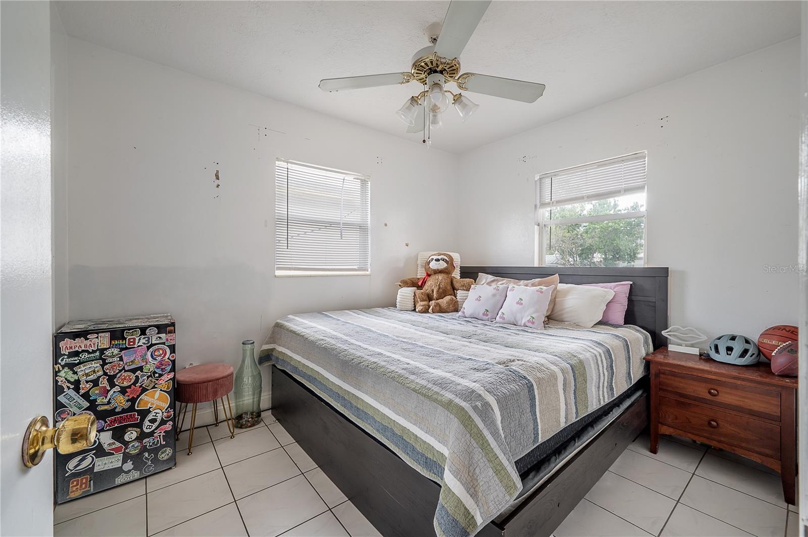 2119 W HENRY AVE