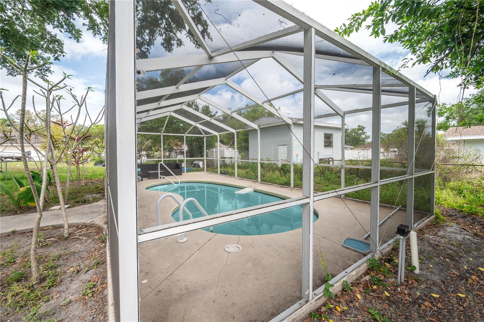 2119 W HENRY AVE