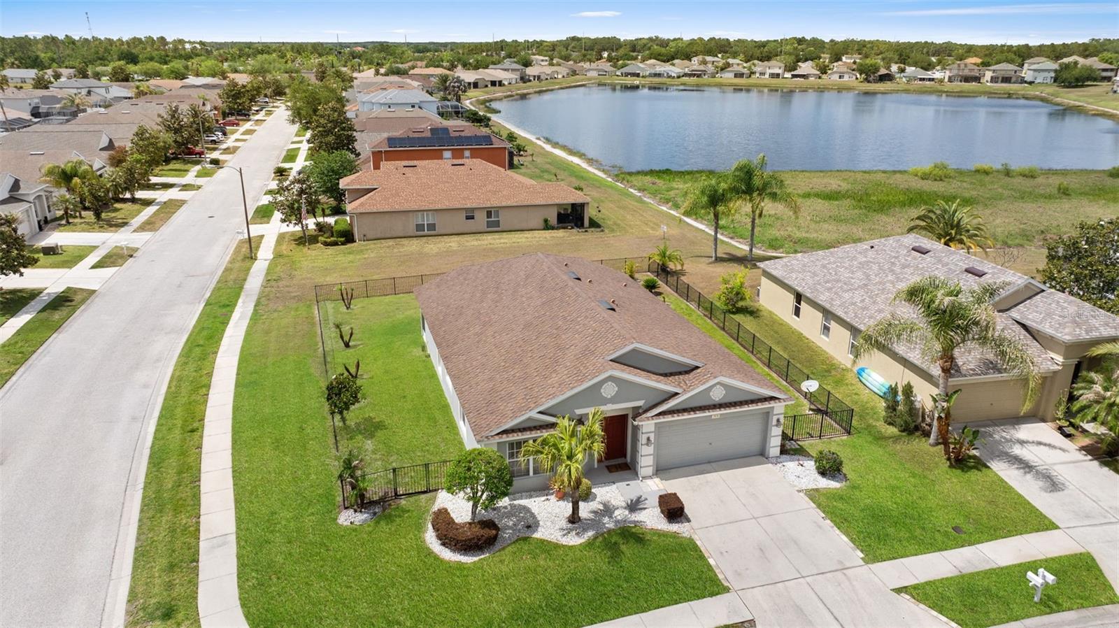 7619 CRESCENT PALM DR
