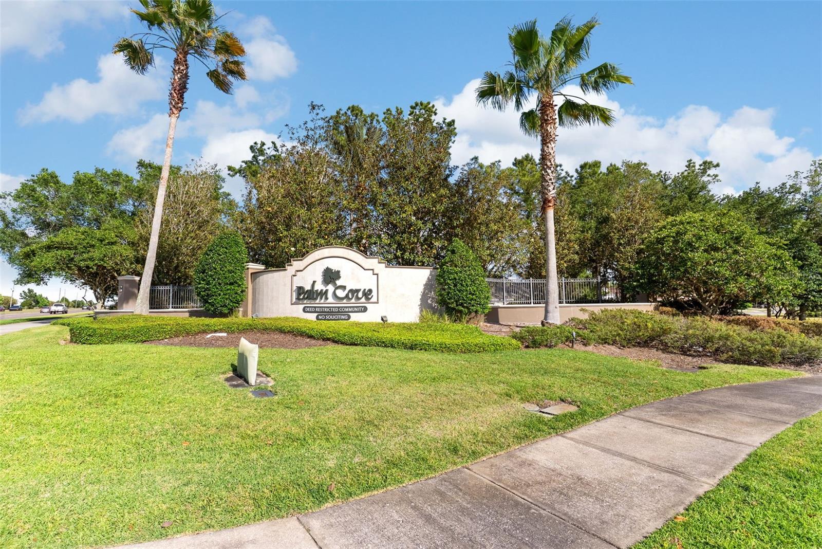 7619 CRESCENT PALM DR