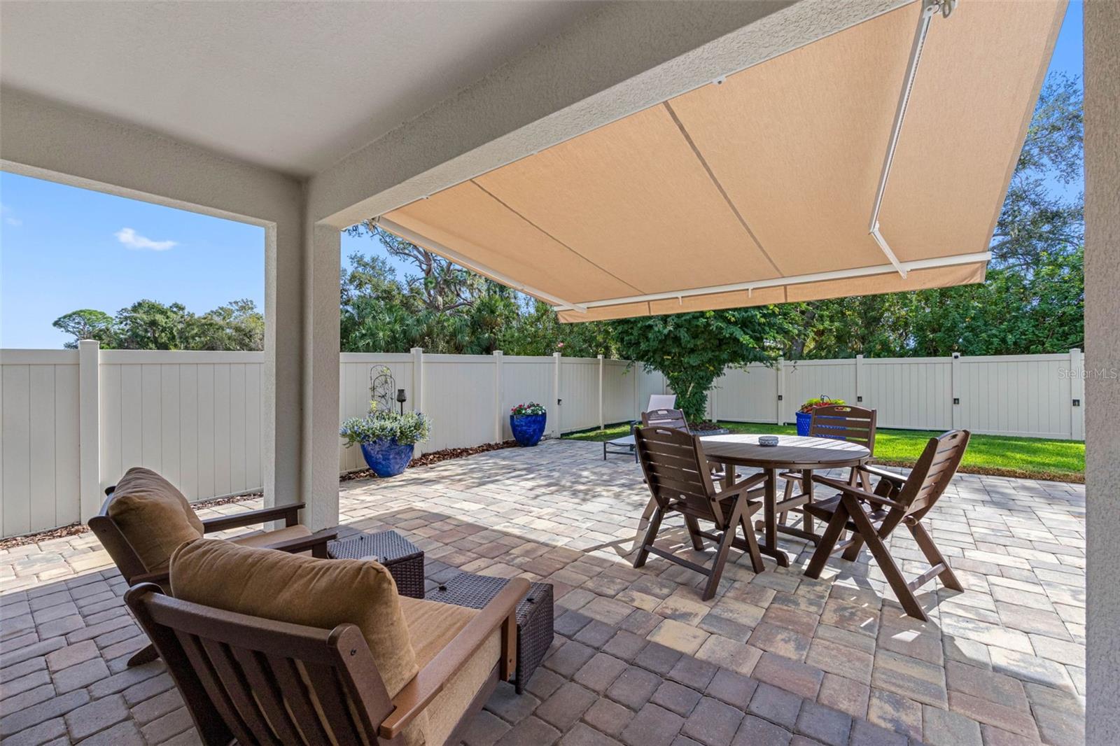5513 LOS ROBLES CT