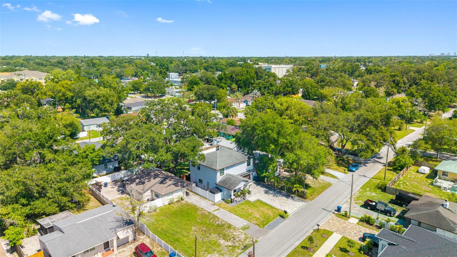 7507 N DARTMOUTH AVE