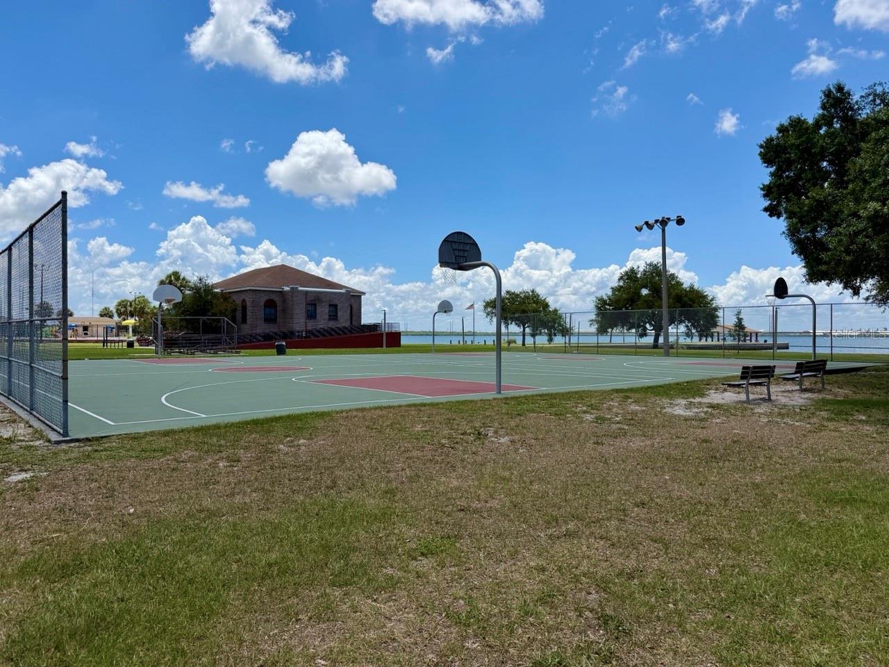 315 S BERMUDA BLVD