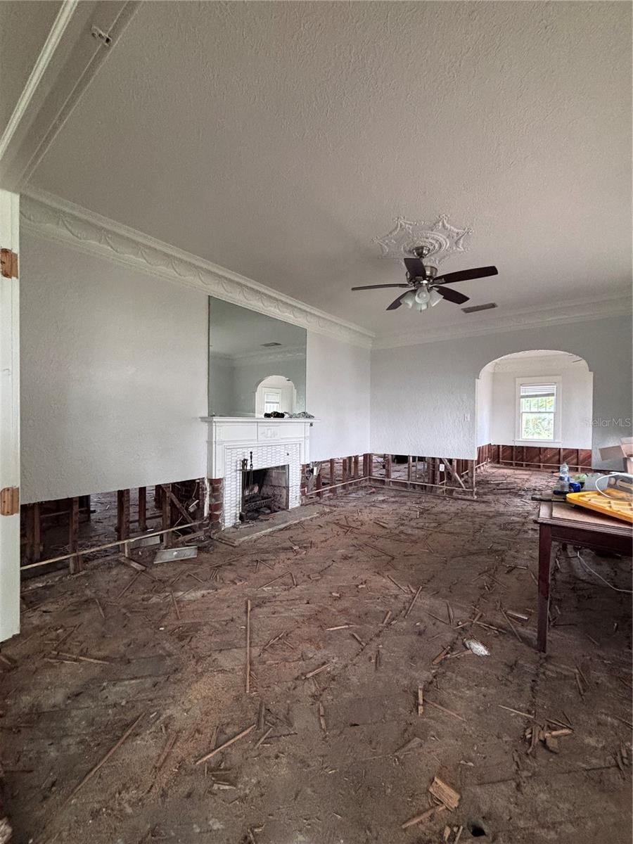 315 S BERMUDA BLVD