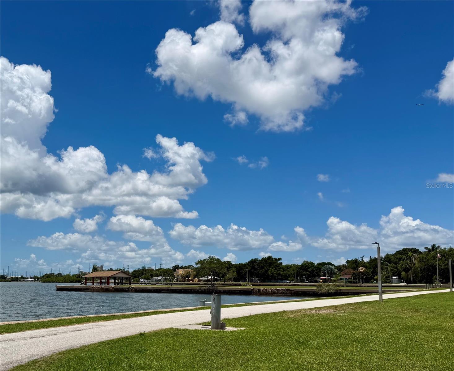 315 S BERMUDA BLVD