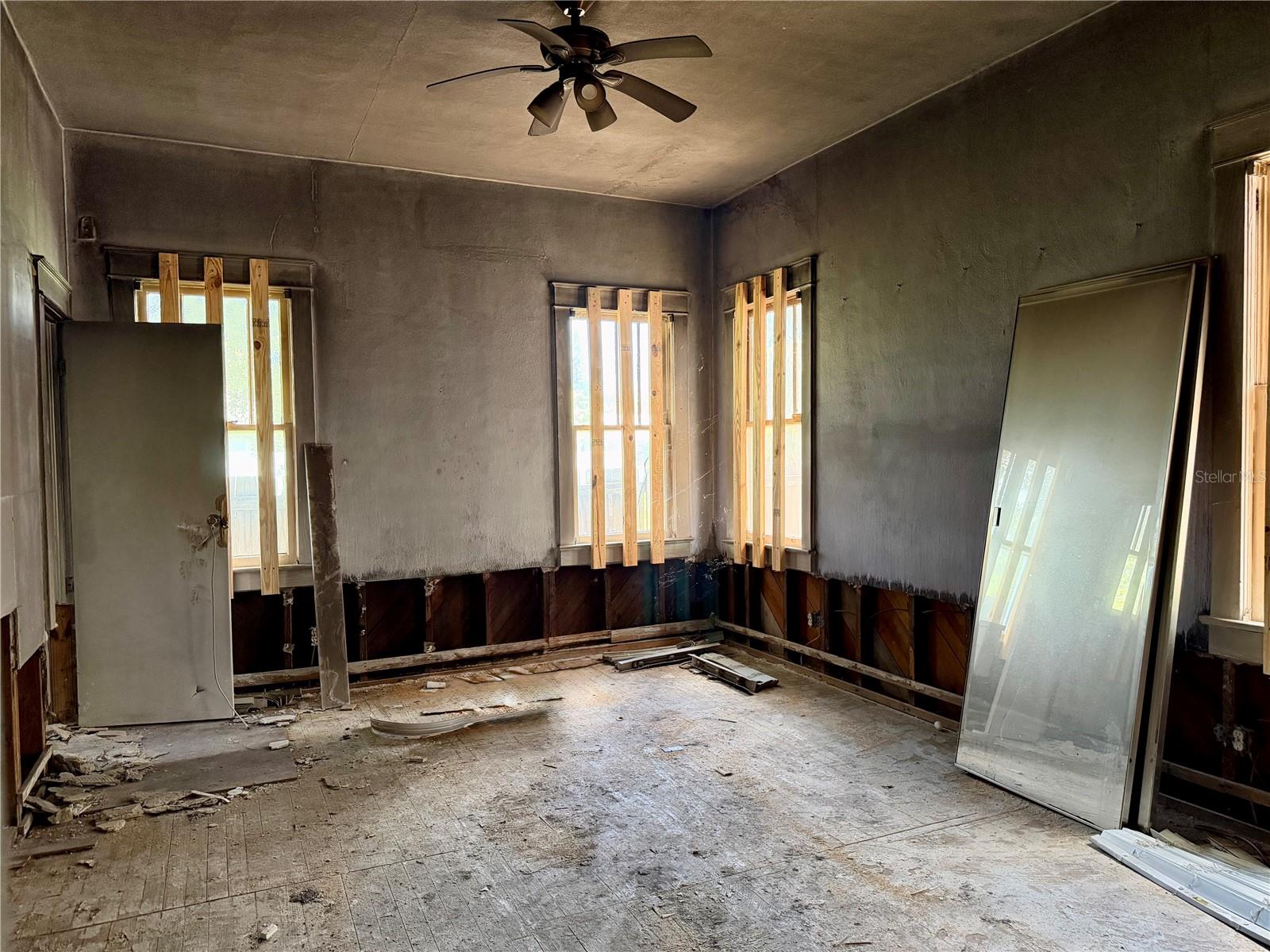 315 S BERMUDA BLVD