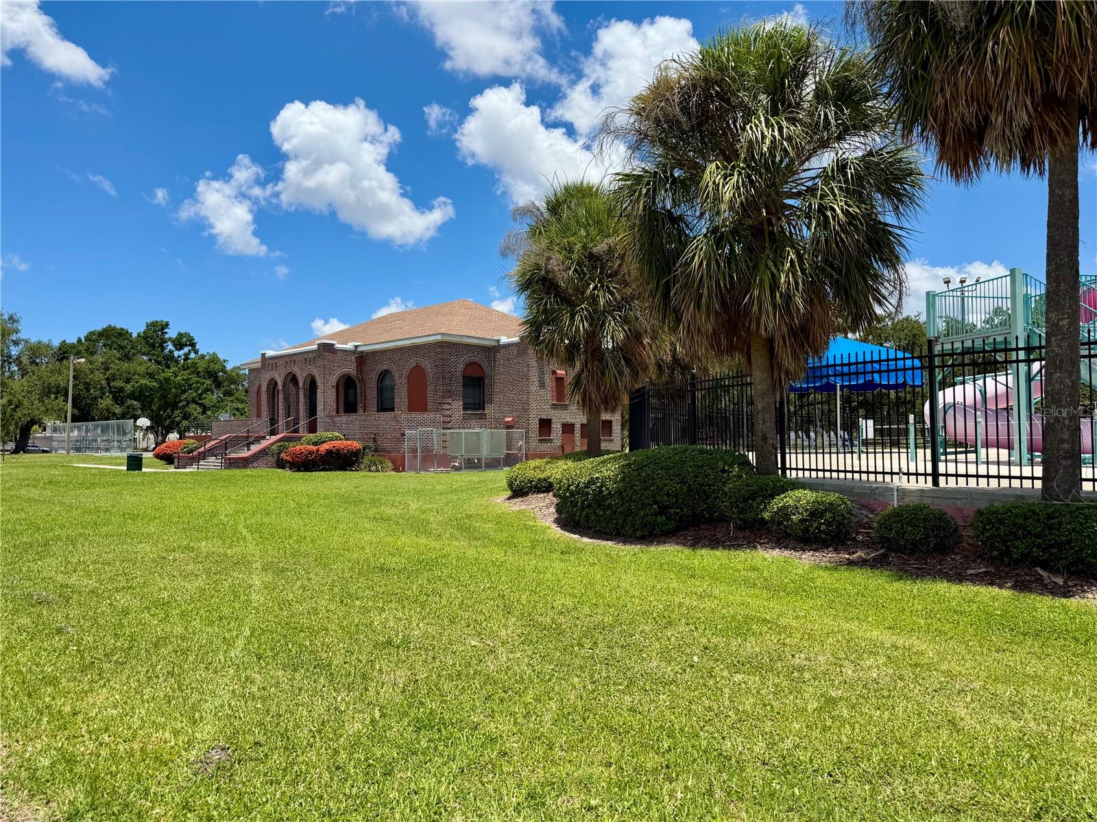 315 S BERMUDA BLVD