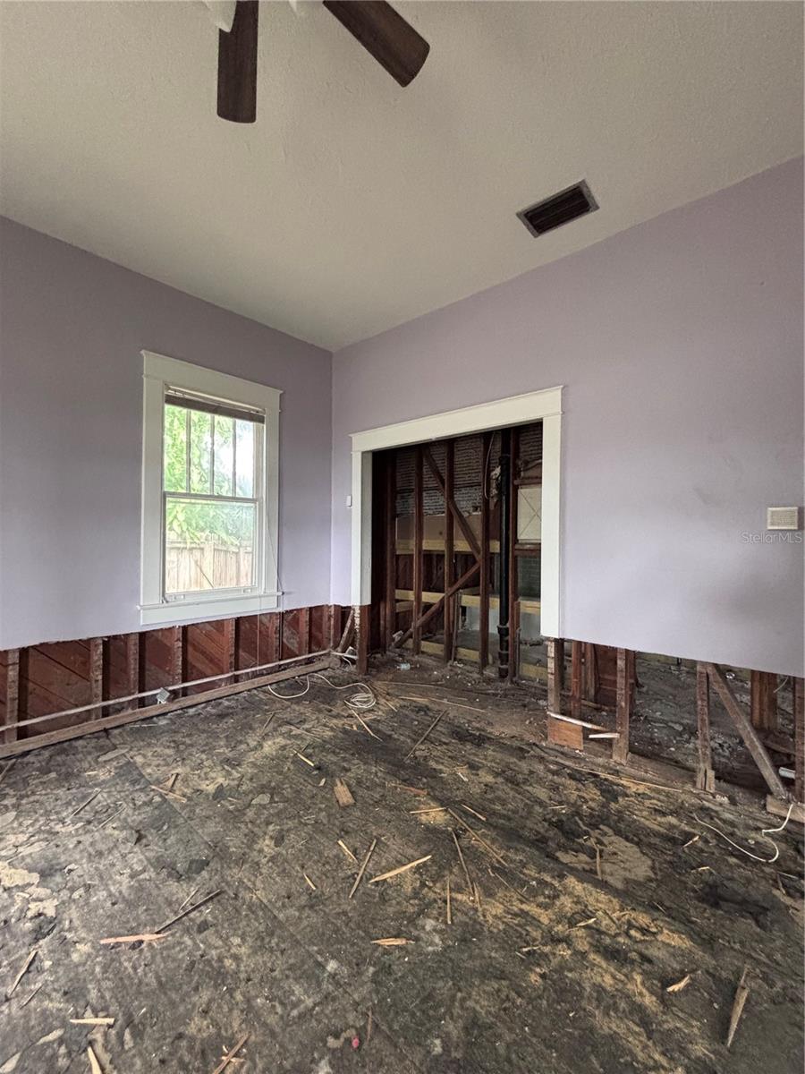 315 S BERMUDA BLVD