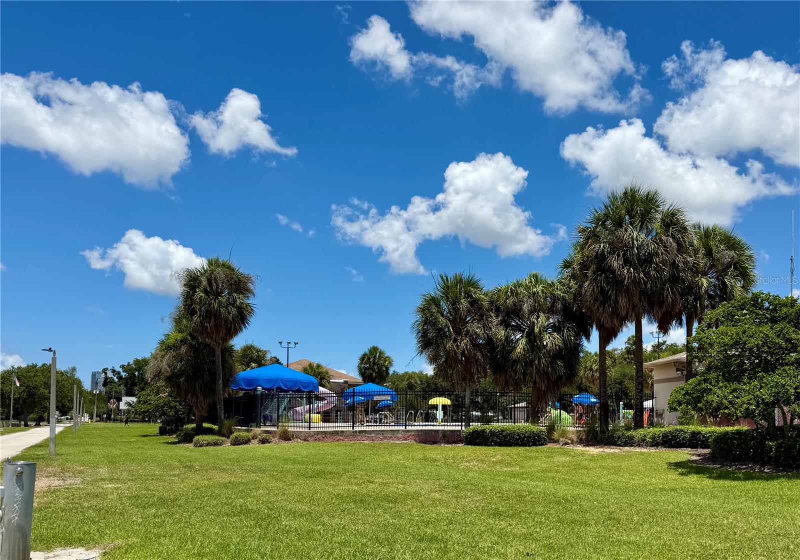 315 S BERMUDA BLVD
