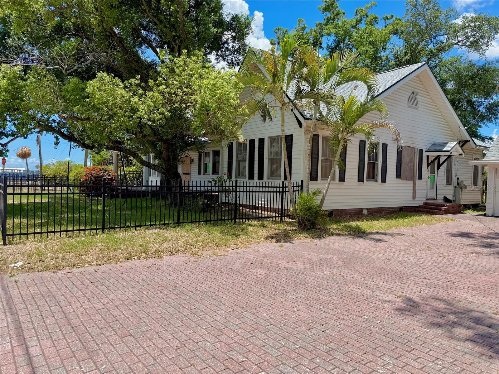 315 S BERMUDA BLVD