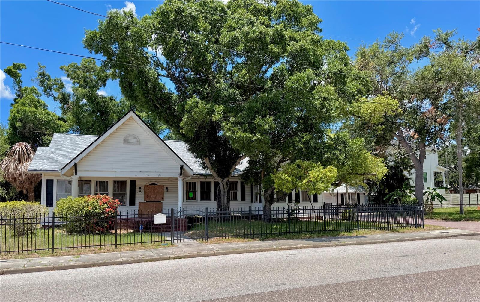 315 S BERMUDA BLVD