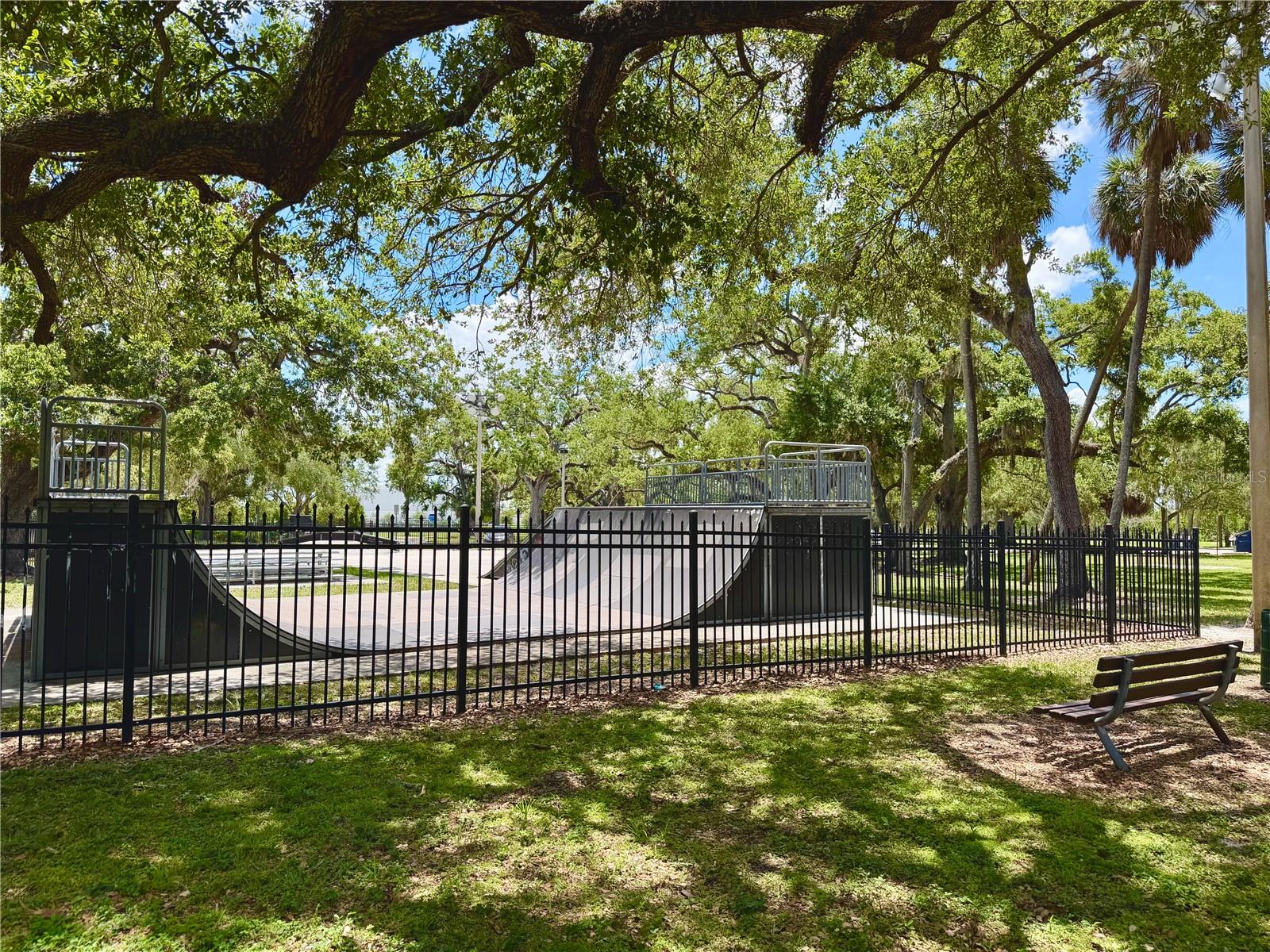 315 S BERMUDA BLVD