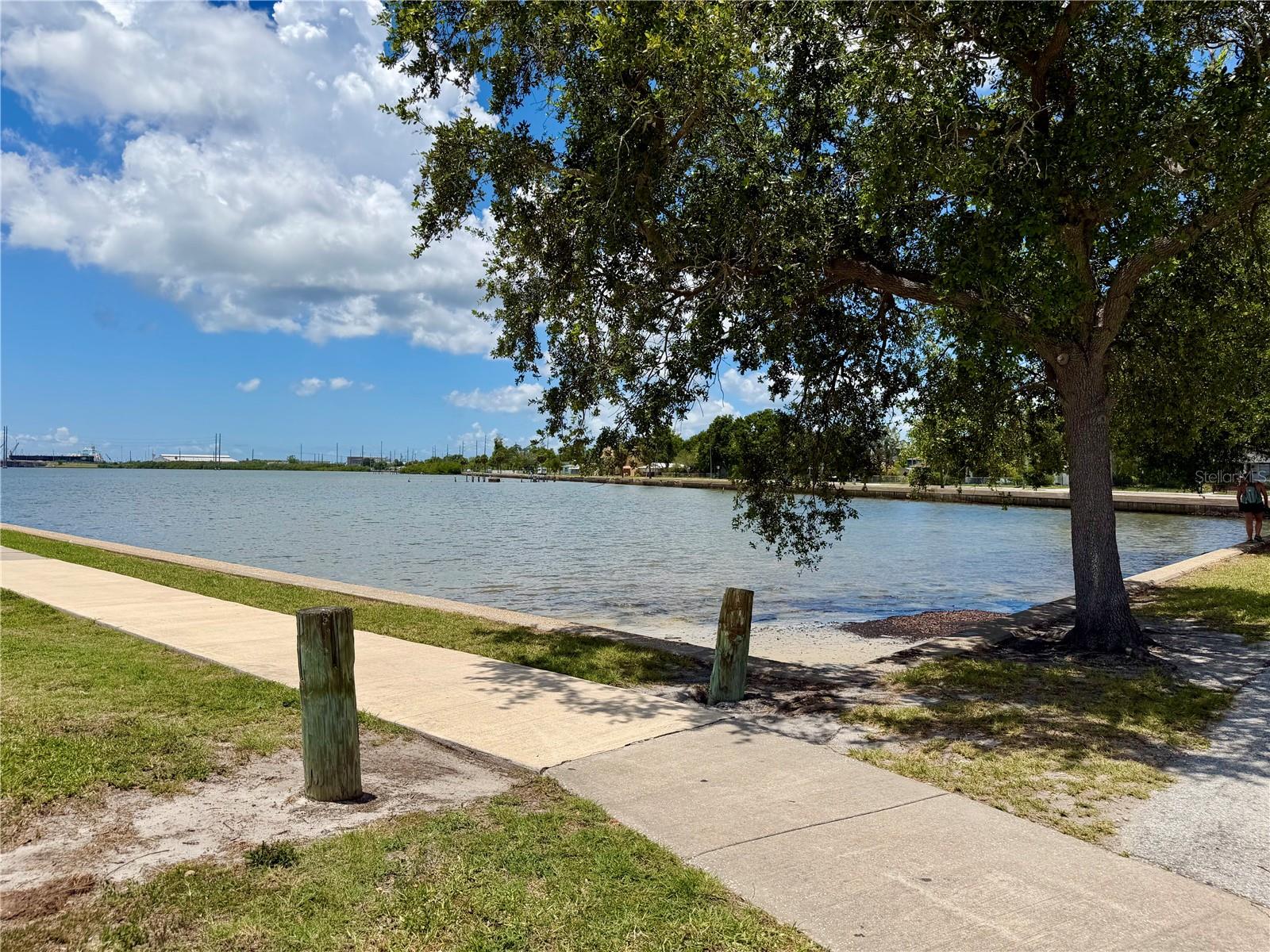 315 S BERMUDA BLVD