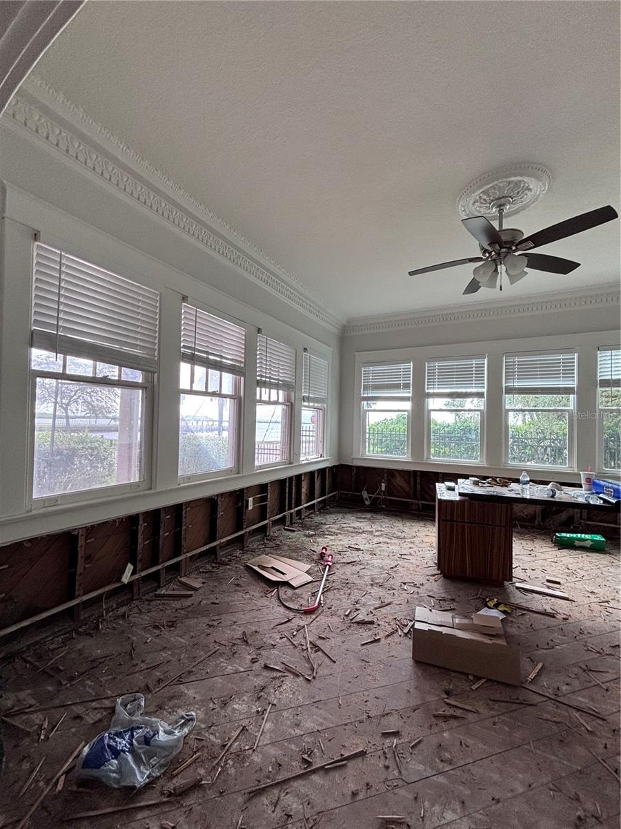 315 S BERMUDA BLVD