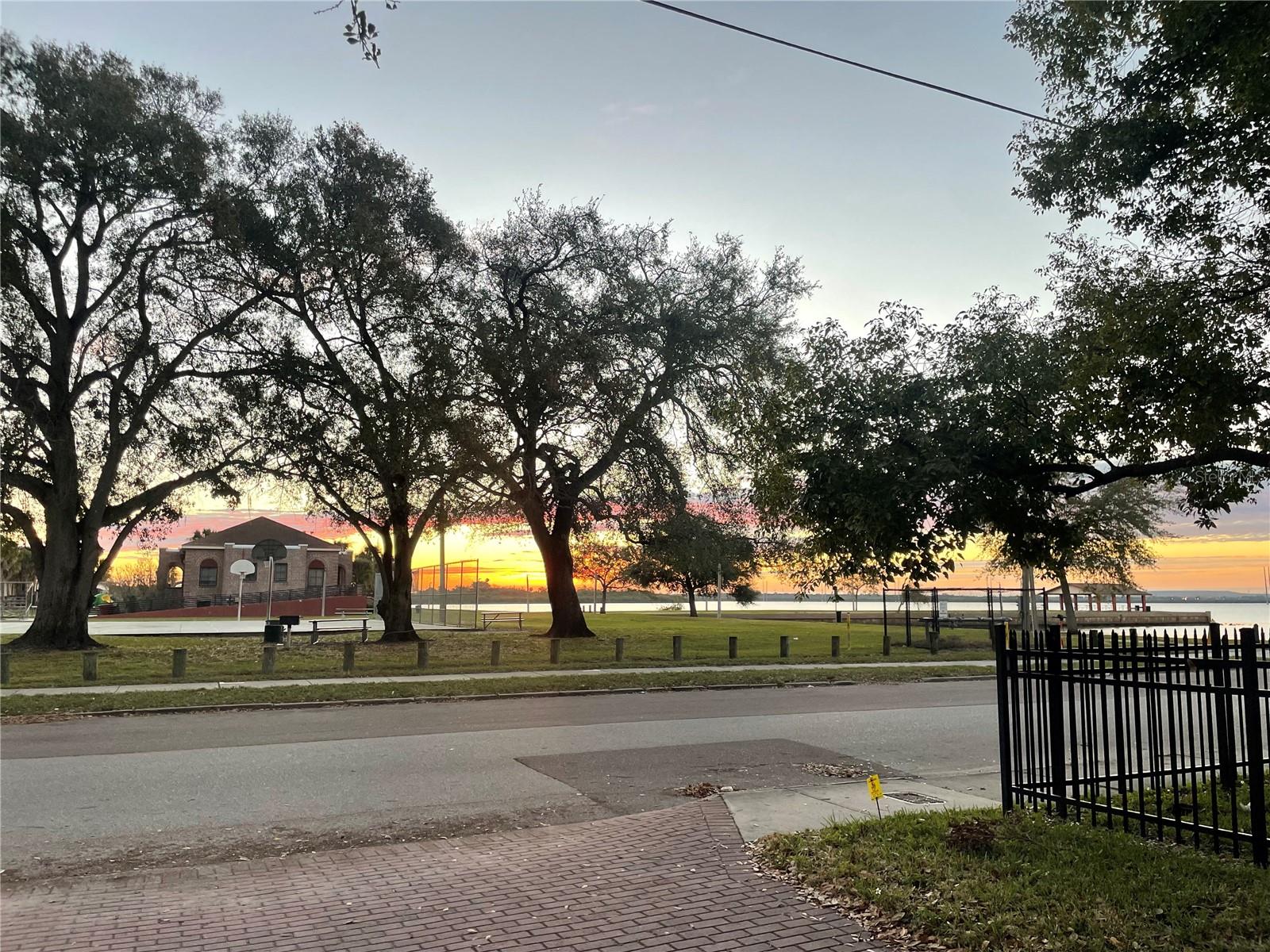 315 S BERMUDA BLVD