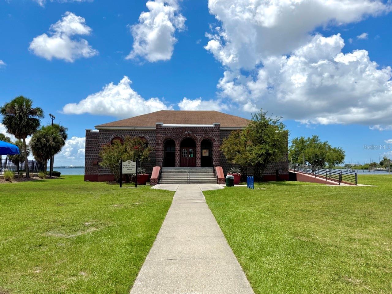 315 S BERMUDA BLVD