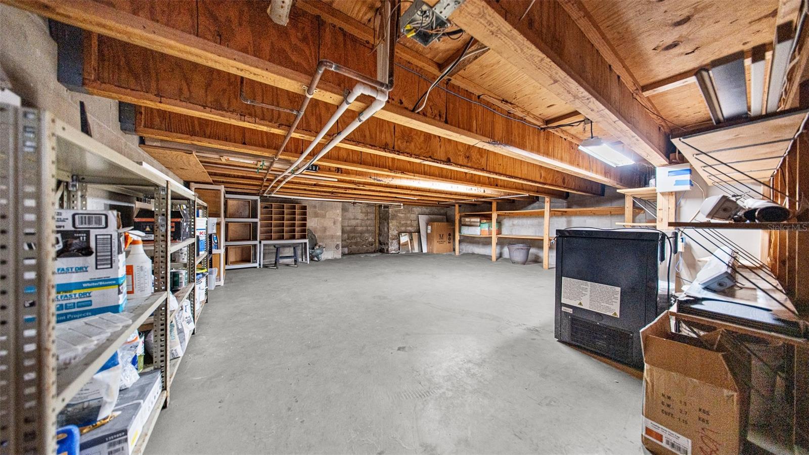 164 E DAVIS BLVD