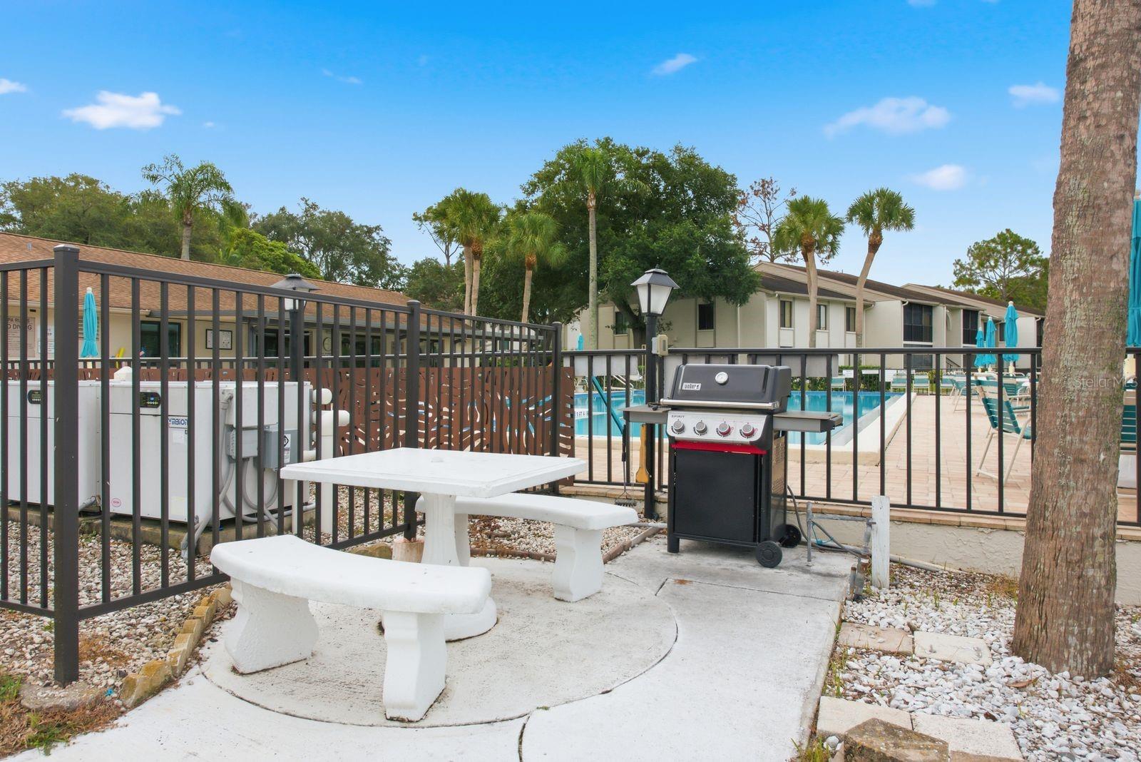 1871 PINE RIDGE WAY W #E1