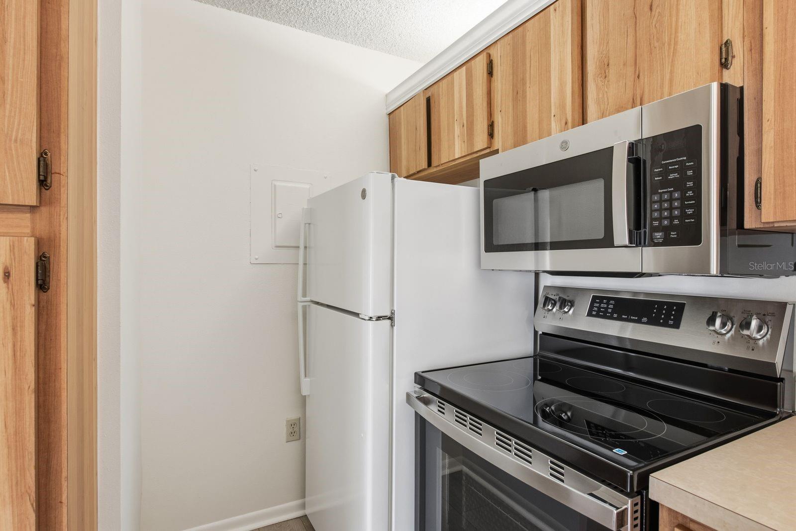 1871 PINE RIDGE WAY W #E1