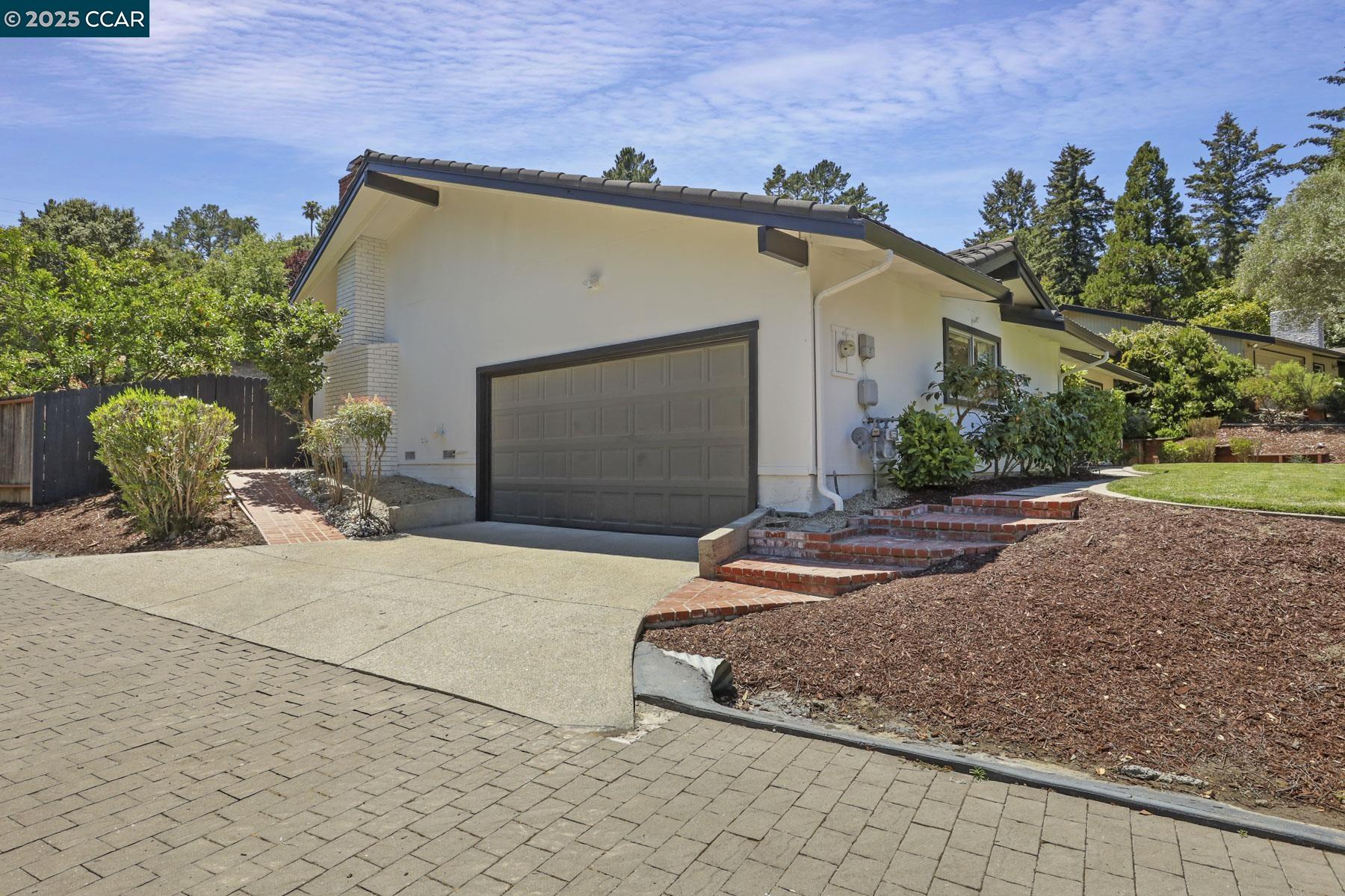 15 Ashbrook Place