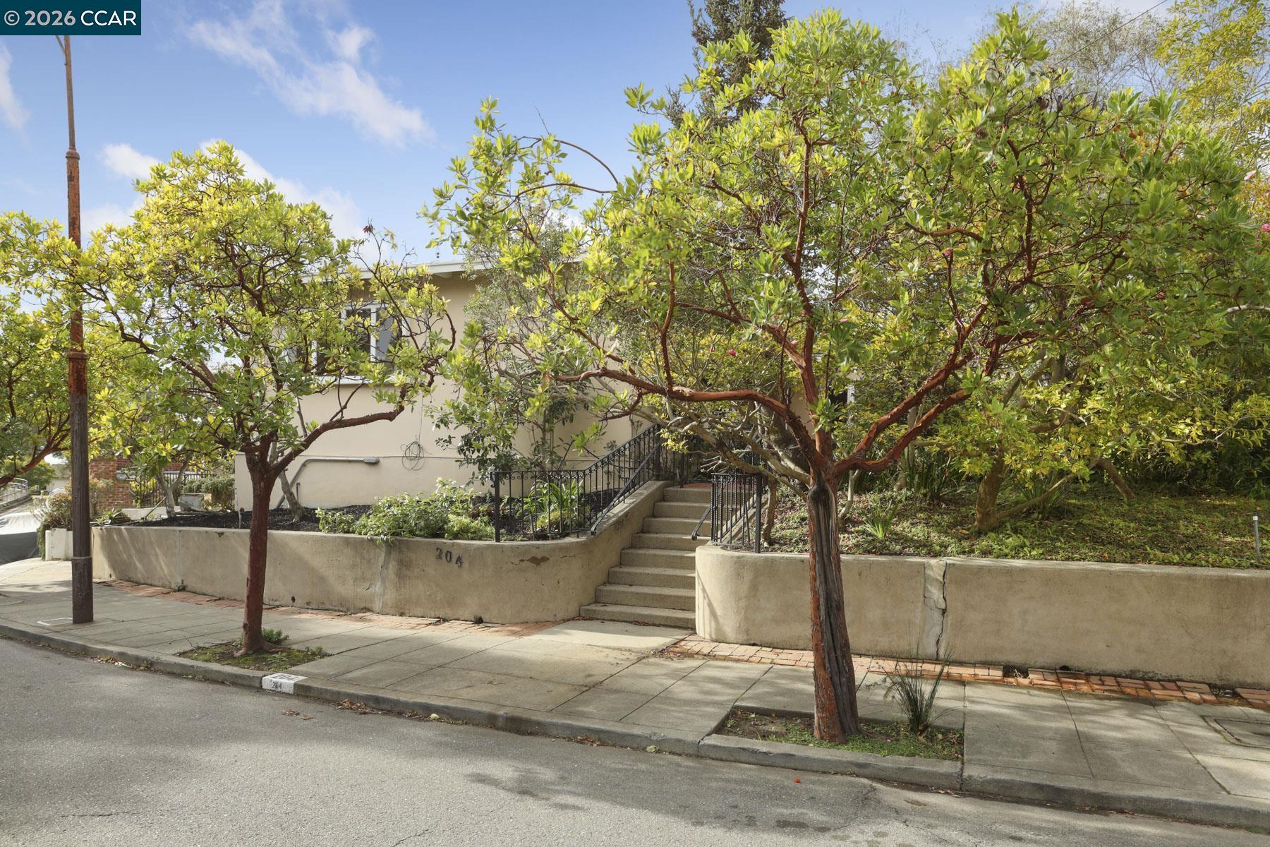 204 El Camino Real