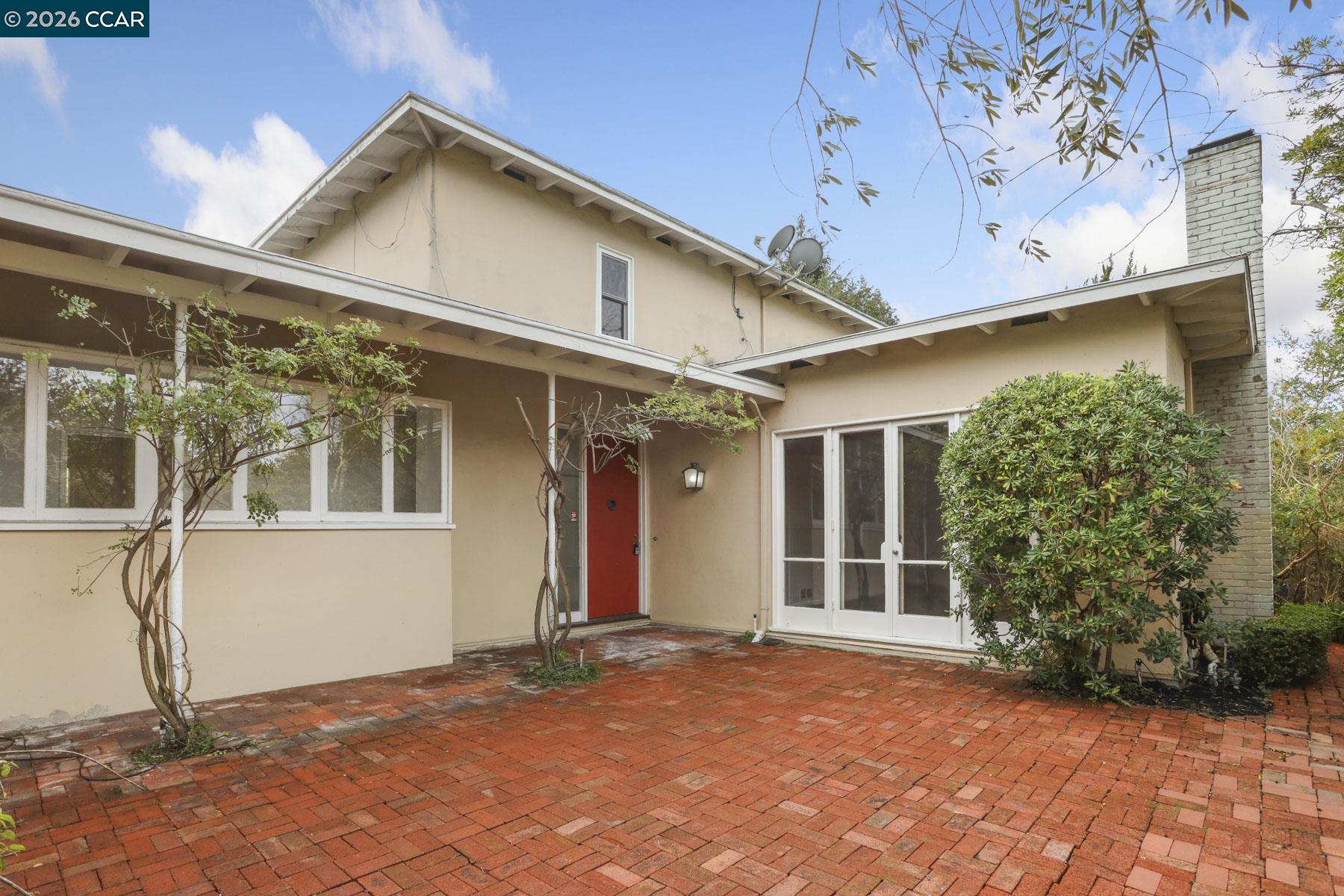 204 El Camino Real