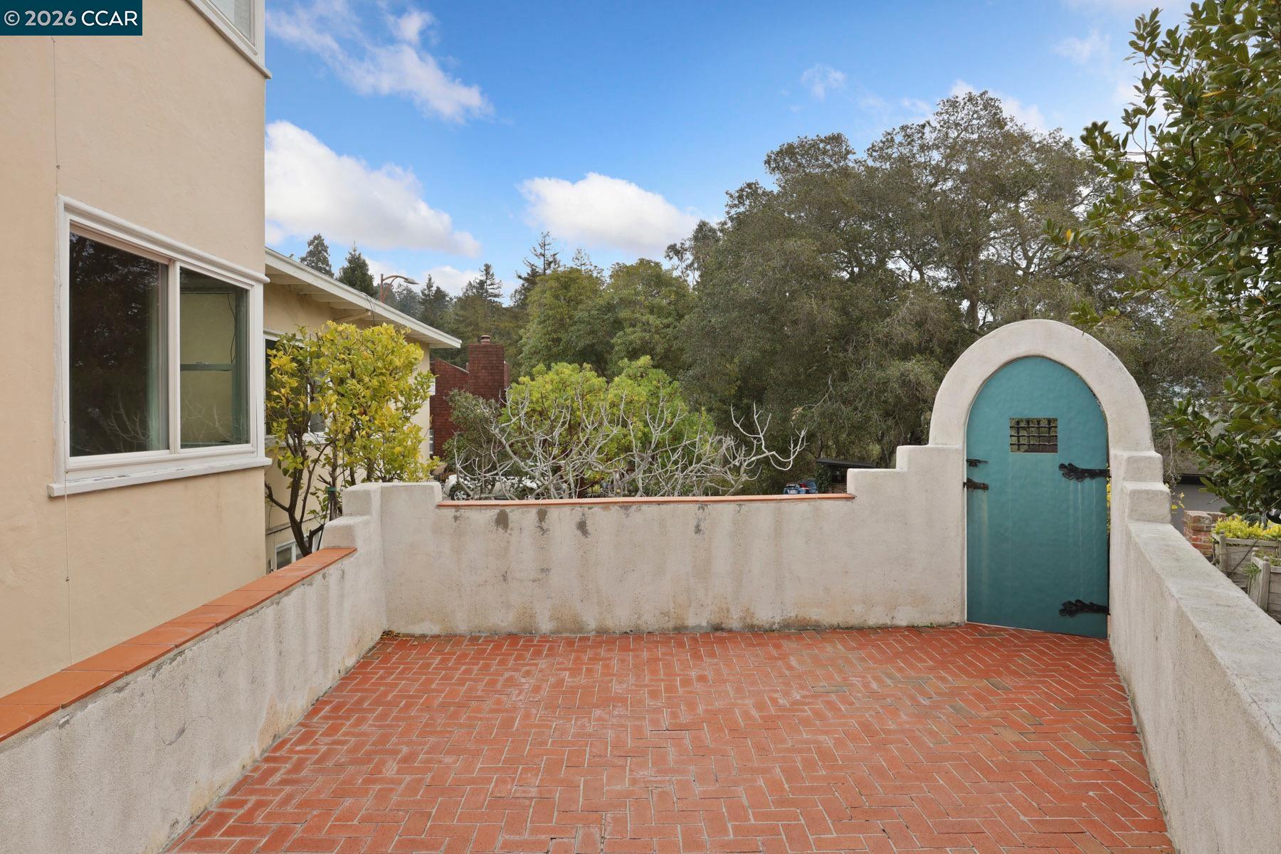 204 El Camino Real