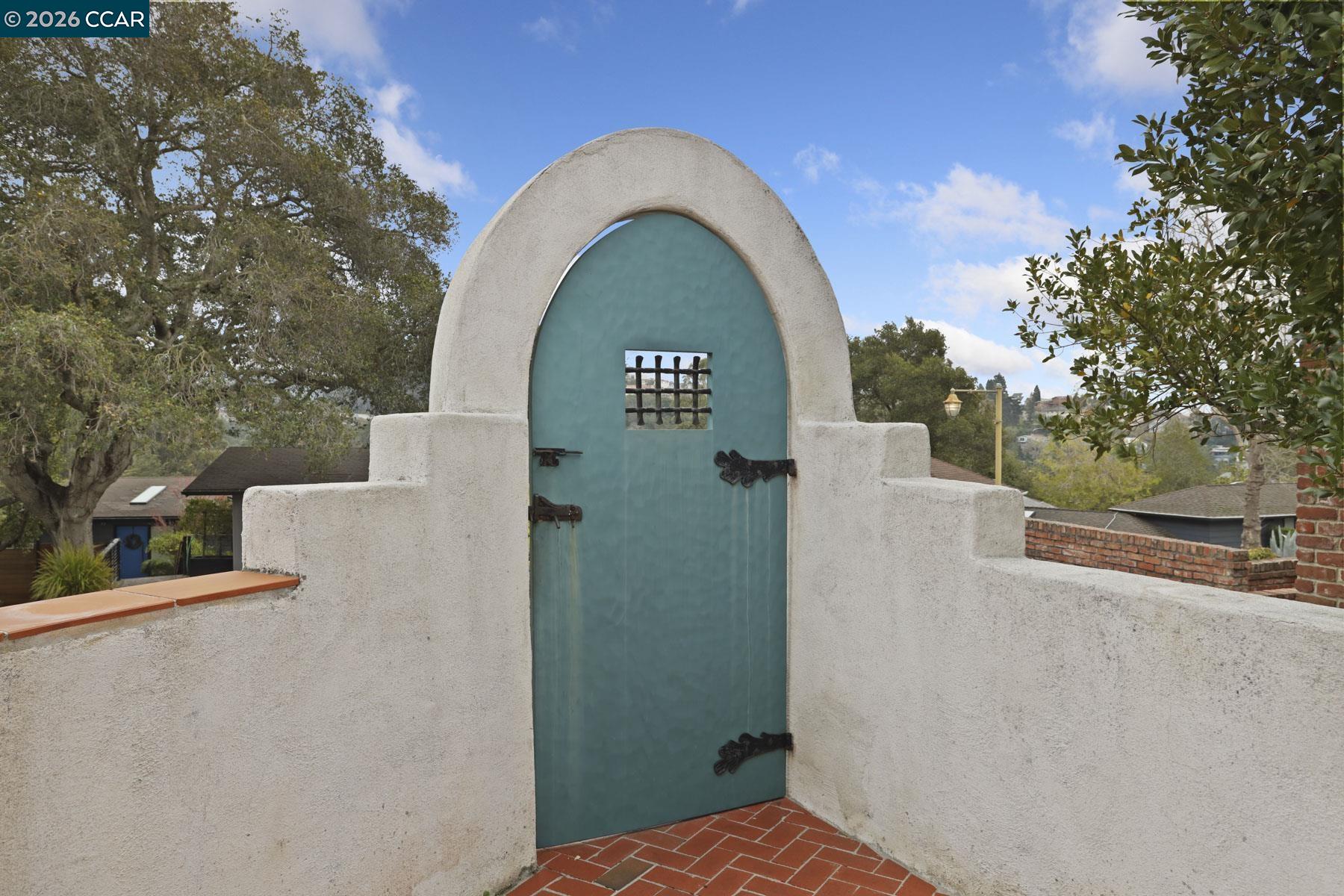 204 El Camino Real